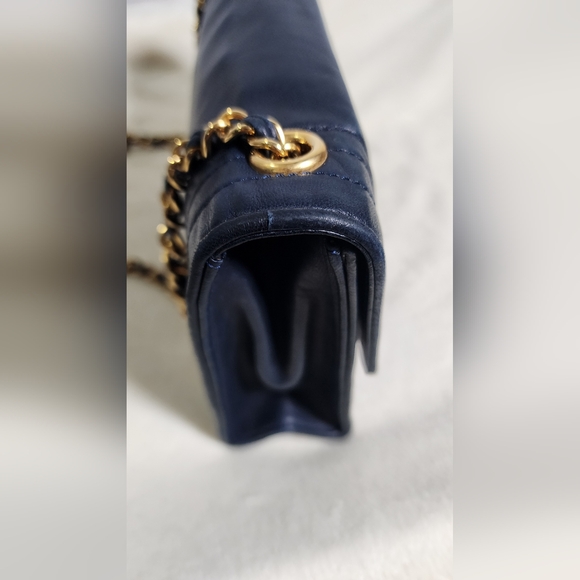 Chanel envelope single flap. 24k gold plated hardware. Minor tarnishing. - Picture 11 of 16